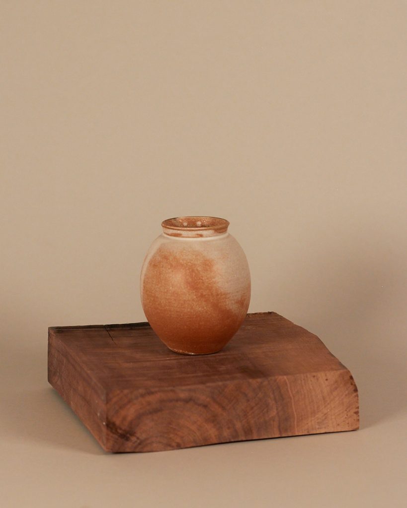 Vase handgemacht Steinzeugton hell, cremme orange, Effektglasur Shinoglasur